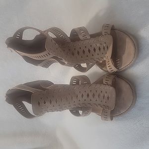 Qupid Tan Open Toe Chunky Heels Size 9 Zips In Back